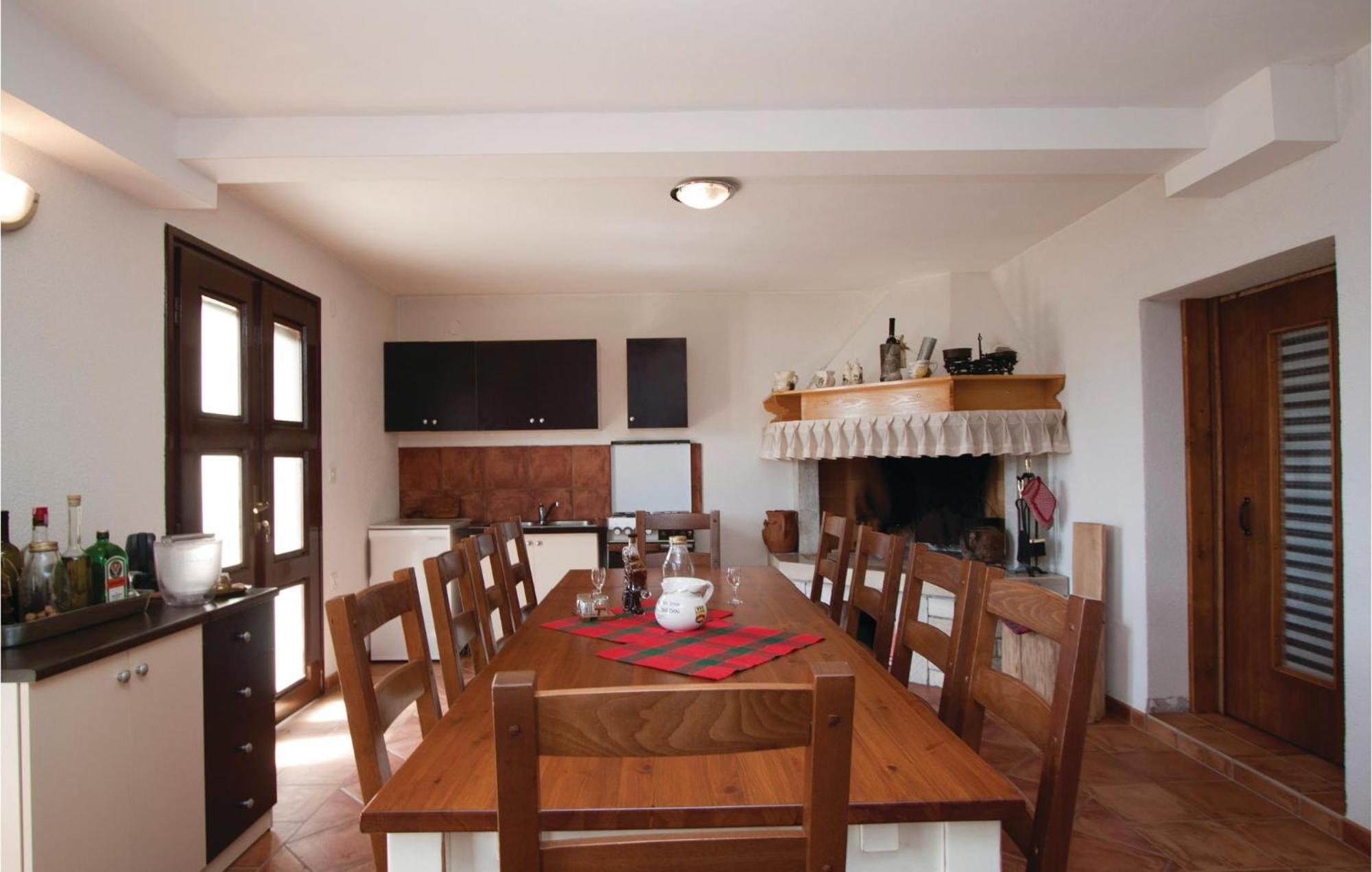 2 Bedroom Awesome Apartment In Barban 外观 照片