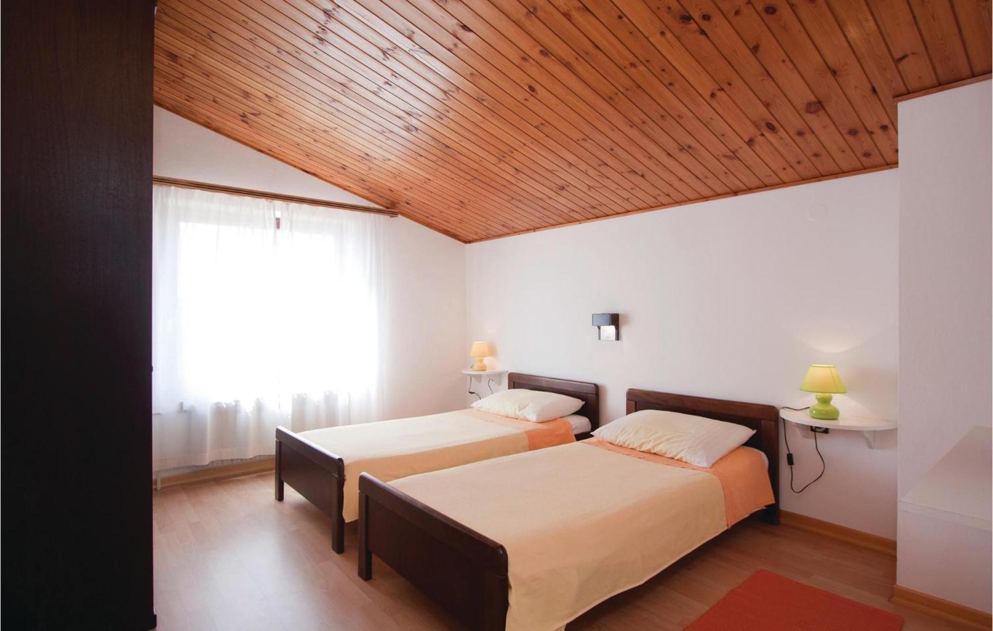 2 Bedroom Awesome Apartment In Barban 外观 照片