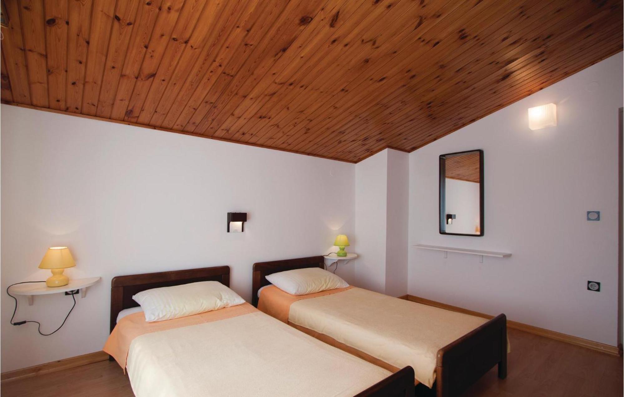 2 Bedroom Awesome Apartment In Barban 外观 照片