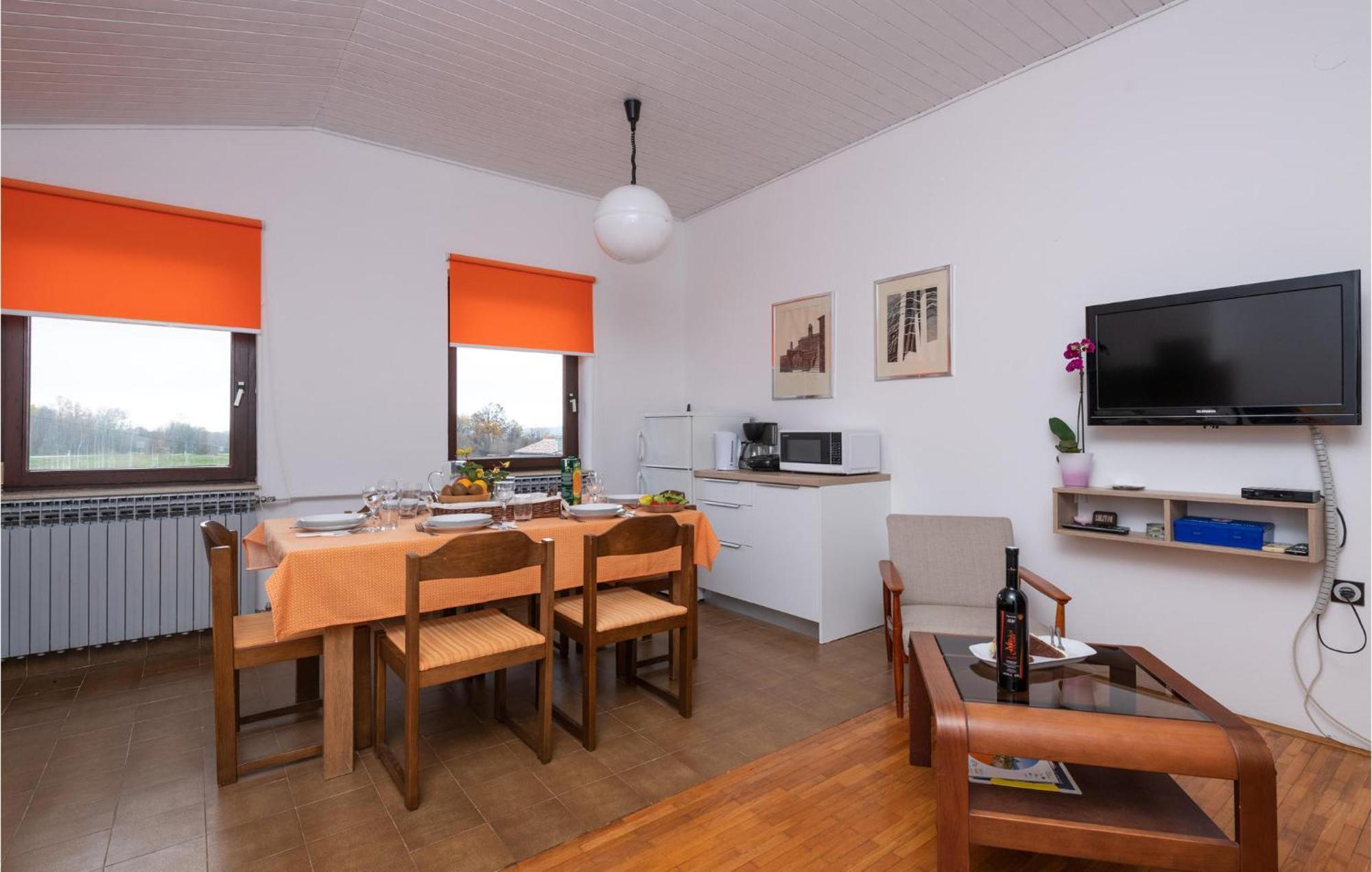 2 Bedroom Awesome Apartment In Barban 客房 照片
