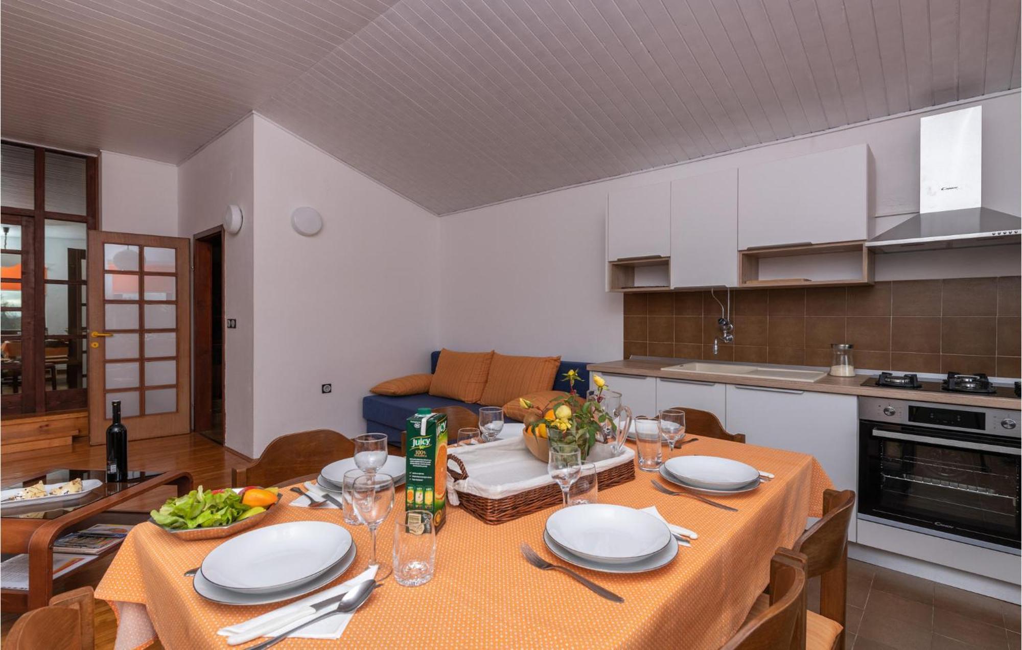 2 Bedroom Awesome Apartment In Barban 客房 照片